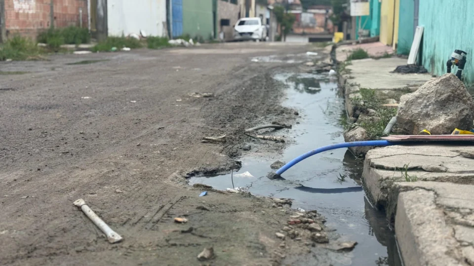 Moradores do Gilberto Mestrinho cobram melhorias após anos de negligência