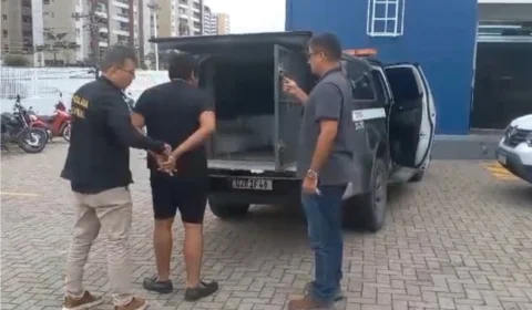 Cantor é preso por abusar e engravidar enteada em Manaus