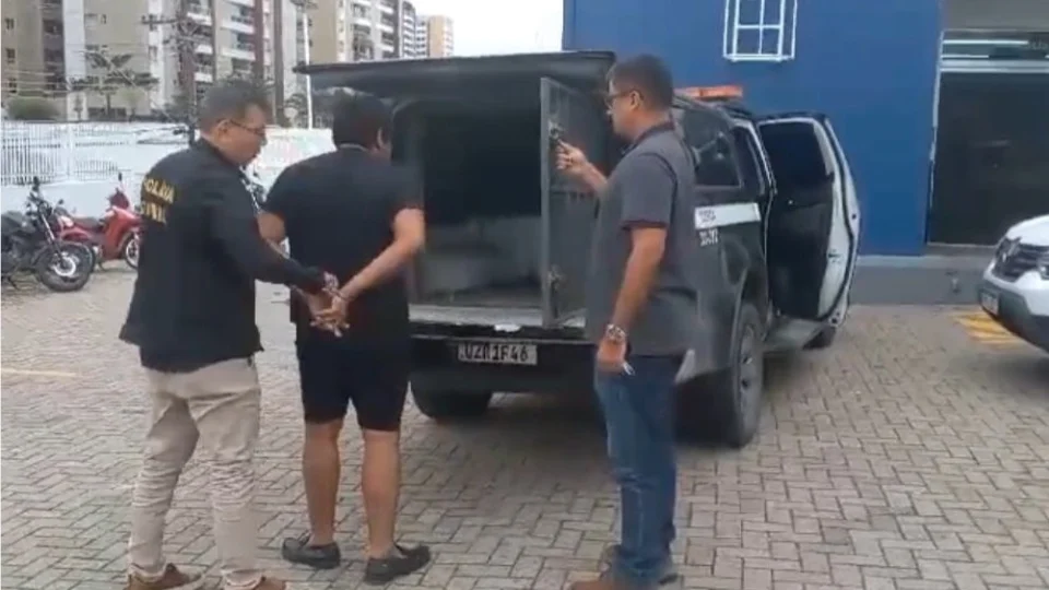 Cantor é preso por abusar e engravidar enteada em Manaus