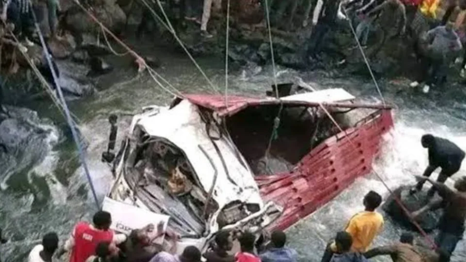 Tragédia na Etópia: queda de caminhão em rio deixa 71 mortos