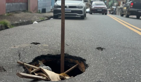 Buraco em rua movimentada na Compensa gera transtornos e preocupa motoristas