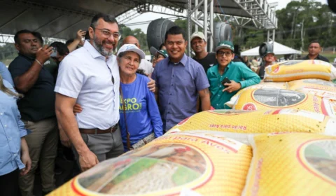 Wilson Lima entrega 70 toneladas de alimentos e beneficia 24 mil pessoas em situação de vulnerabilidade