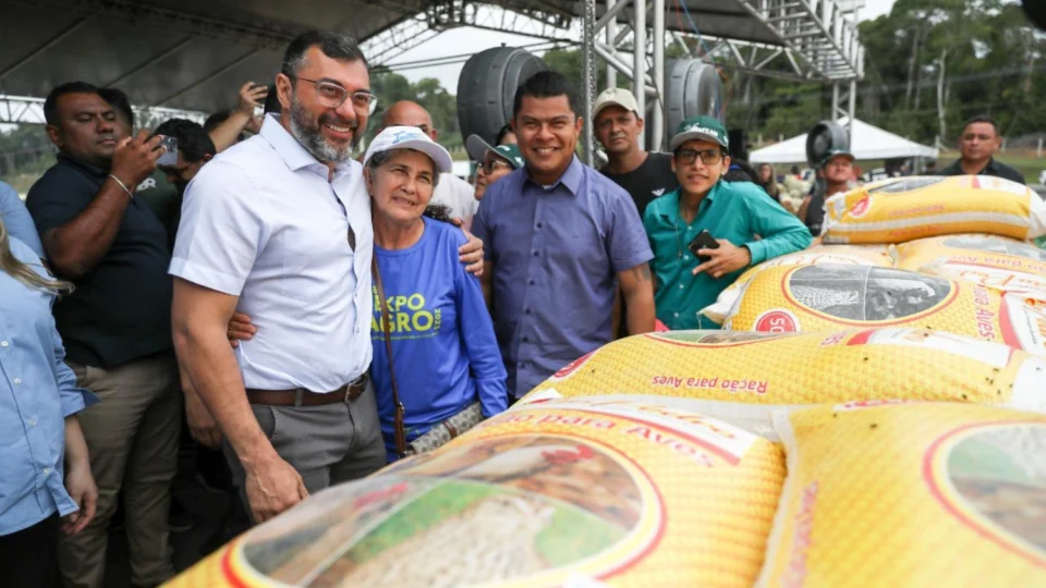 Wilson Lima entrega 70 toneladas de alimentos e beneficia 24 mil pessoas em situação de vulnerabilidade