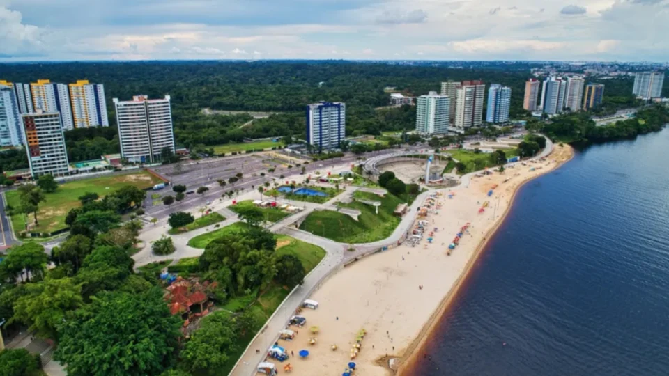 Praia da Ponta Negra permanecerá interditada durante o Réveillon em Manaus, mesmo com subida do Rio Negro
