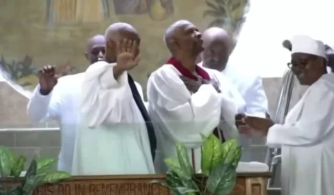 Denzel Washington é batizado e ordenado Pastor no Harlem