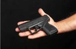 Adolescente morre após disparo acidental feito pelo irmão na zona leste de Manaus