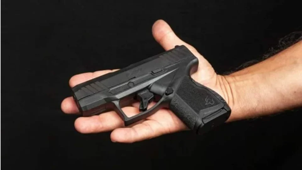 Adolescente morre após disparo acidental feito pelo irmão na zona leste de Manaus