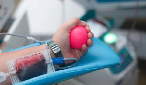 Hemoam tem queda nos estoques de sangue e ressalta a importância da doação em períodos festivos.