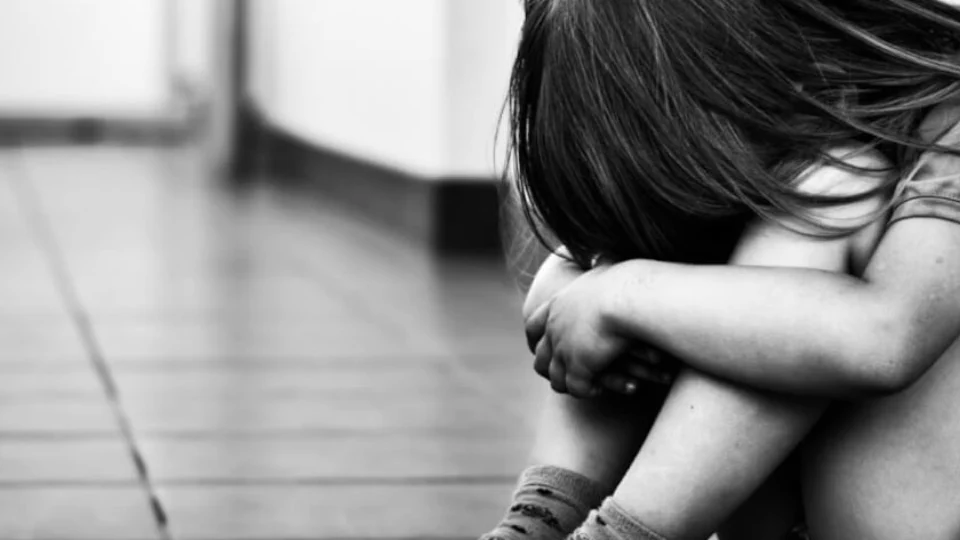 Mulher é presa por explorar sexualmente a filha de 14 anos