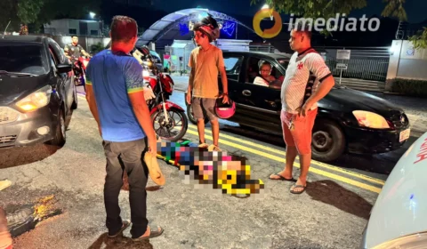 Motociclista desvia de buracos e passageira fica ferida após cair de moto no bairro Novo Aleixo