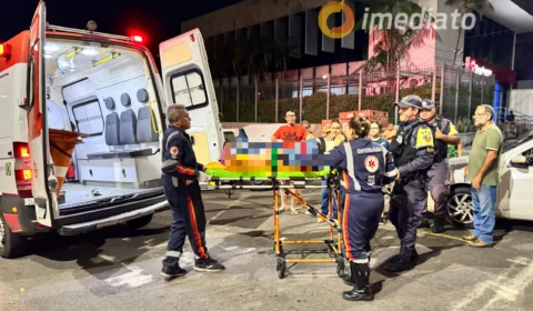 Idosa é atropelada por carro ao tentar atravessar rua no bairro Cachoeirinha
