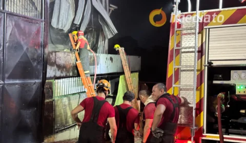 Incêndio atinge fábrica de reciclagem no Distrito Industrial