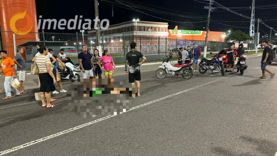 Mulher fica ferida após motorista de app realizar manobra proibida no Centro de Manaus