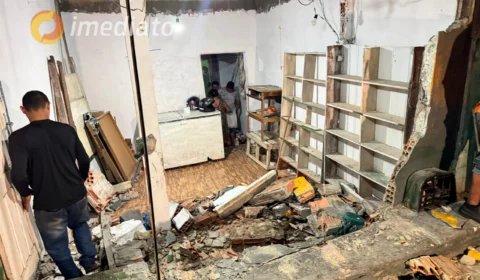 Motorista embriagado perde o controle e destrói fachada de residência no bairro Nova Floresta