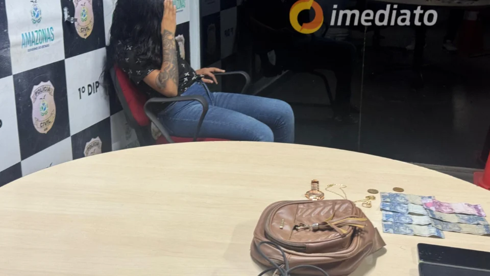 Mulher é presa com celulares furtados no Centro de Manaus