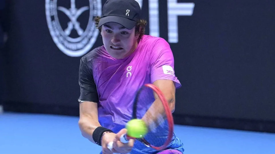 Tenista brasileiro João Fonseca alcança primeira final na ATP