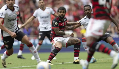 Flamengo e Vitória empatam em 2 a 2 no Maracanã; Gabigol se despede do Rubro-Negro