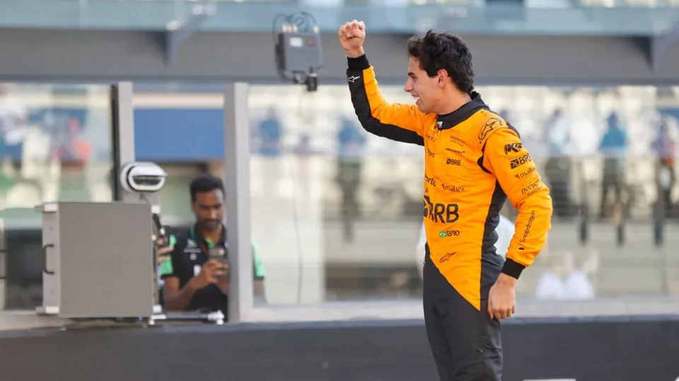 Gabriel Bortoleto conquista campeonato da Fórmula 2 e escreve seu nome na história do automobilismo brasileiro