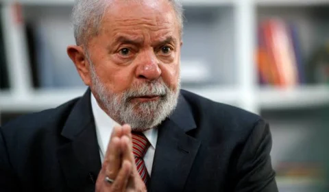 Lula é internado às pressas para cirurgia após agravamento de quadro de saúde