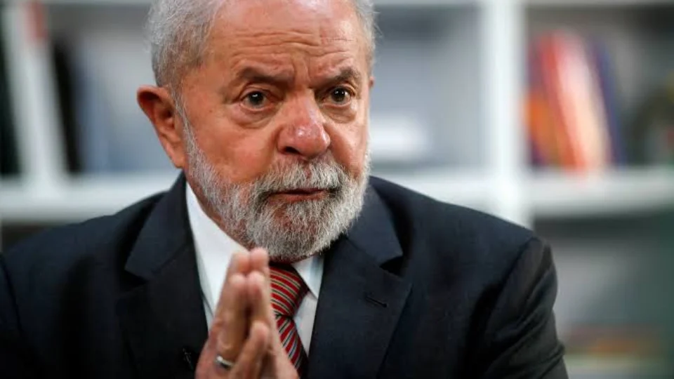 Lula é internado às pressas para cirurgia após agravamento de quadro de saúde