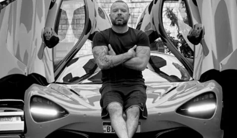 Influenciador morre após anestesia geral para fazer tatuagem