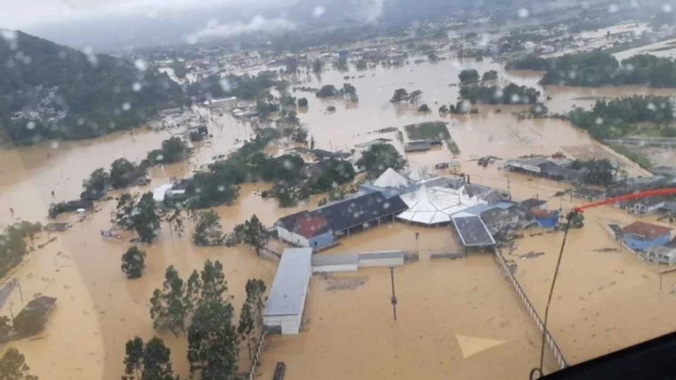 Florianópolis e região decretam emergência devido às fortes chuvas