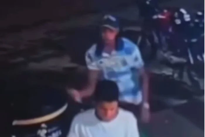 VEJA VÍDEO: homem é atacado a facadas enquanto brincava com cão