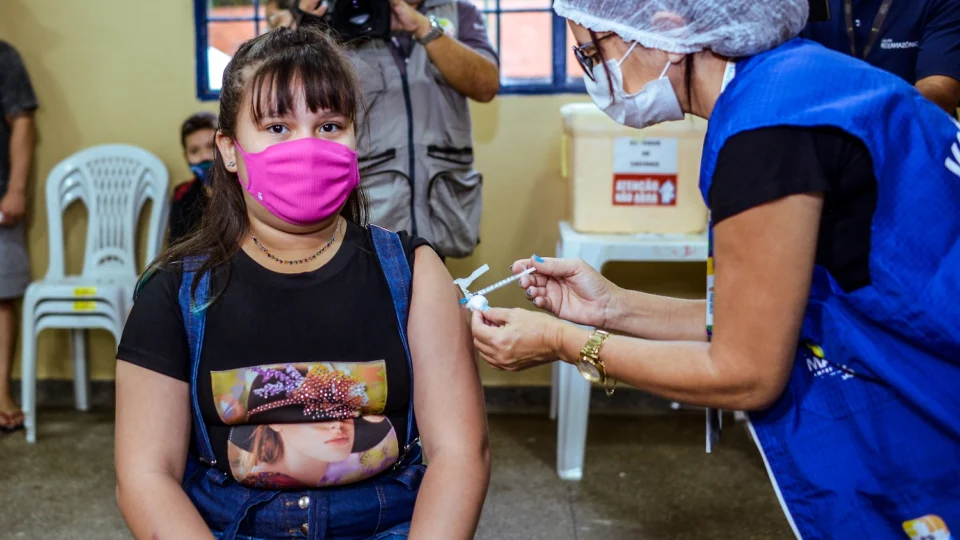 Manaus promove vacinação contra a dengue para crianças e adolescentes neste sábado (11)