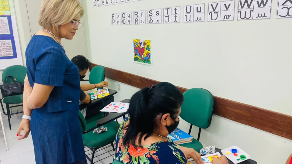 Abertas matrículas para a escolarização de adultos e pessoas idosas em Manaus