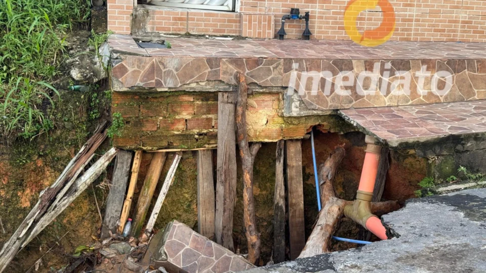 Cratera em rua do bairro São Francisco preocupa moradores