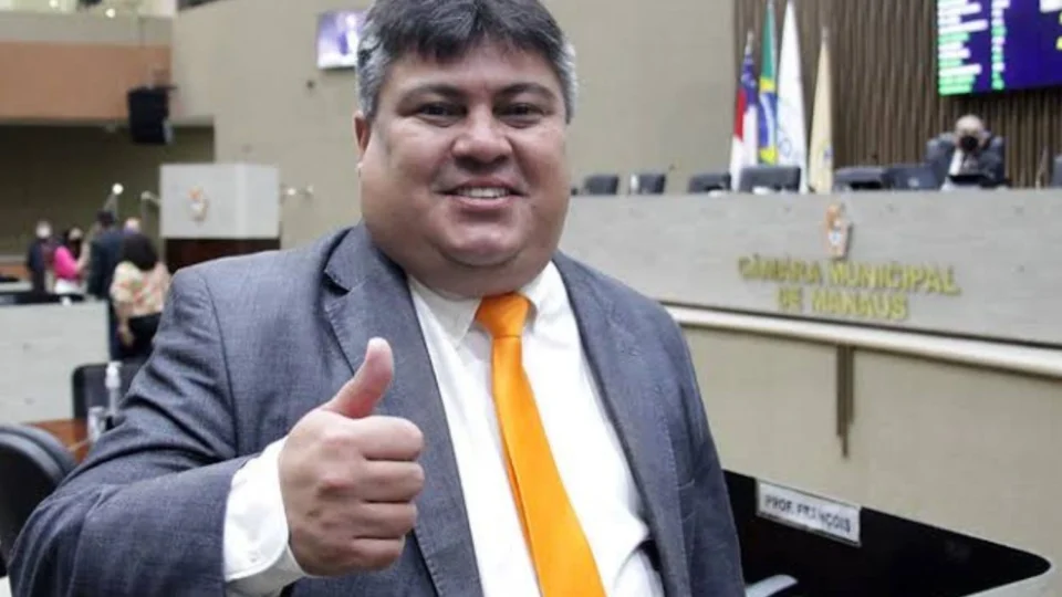 David Reis reassume presidência da Câmara de Manaus após gestão marcada por controvérsias