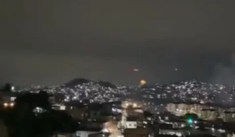 VEJA VÍDEO: criminosos iluminam céu de favela com tiros de fuzil