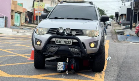 Colisão entre carro e moto deixa duas pessoas feridas