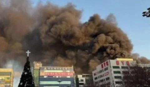 Após incêndio em prédio, dezenas de pessoas foram resgatadas e 12 estão hospitalizadas