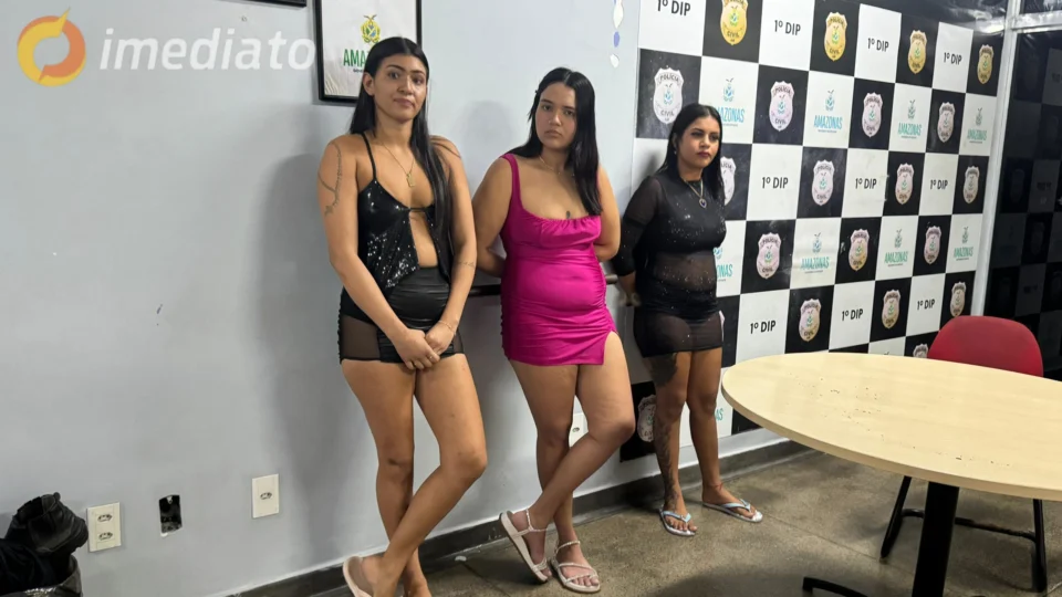 Polícia prende três mulheres com drogas no Centro de Manaus