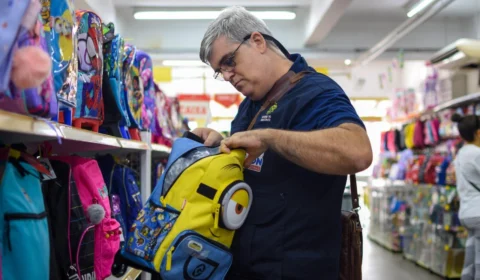 Procon-AM orienta pais sobre práticas abusivas em listas de material escolar: saiba o que é permitido