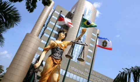 Desembargador revoga suspensão de reajuste salarial do prefeito, vice e secretários em Manaus