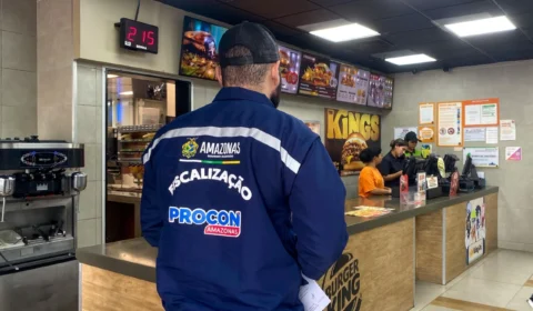 Procon-AM notifica rede de fast food por propaganda enganosa