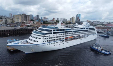Primeiro navio do ano chega ao Amazonas trazendo 1,2 mil turistas