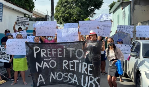Moradores do Novo Aleixo protestam contra retirada de UBS