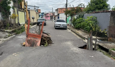 Buraco gigante no Coroado preocupa moradores e prejudica trânsito