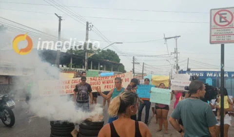 Moradores do Mauazinho protestam por ação imediata da Prefeitura após desabamento de casa