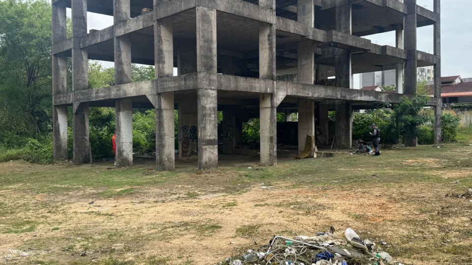Casal degolado é encontrado em obra abandonada onde bombeiros fariam simulação no bairro Chapada