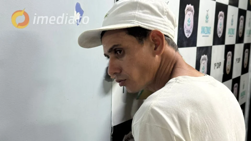 Homem é preso no Centro de Manaus após romper tornozeleira eletrônica e atear fogo