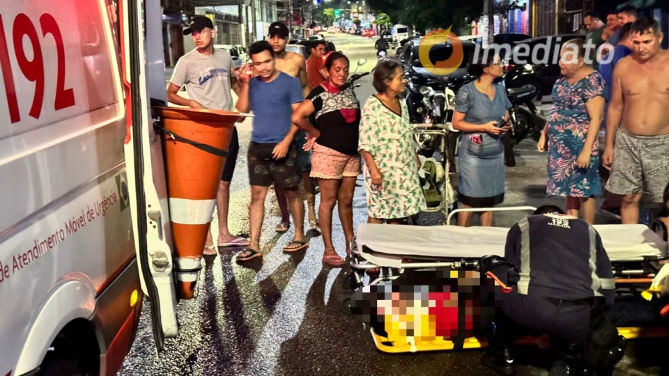 Motociclista fica gravemente ferido após colisão com carro no bairro Educandos
