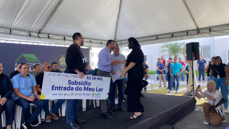Governo do Amazonas entrega subsídios para 205 famílias no Programa Amazonas Meu Lar