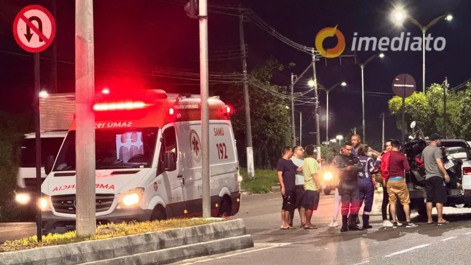 Motociclista de app e passageiro ficam gravemente feridos após acidente no Japiim