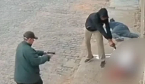 VEJA VÍDEO: jovem é executado com mais de 20 tiros na cabeça no meio da rua