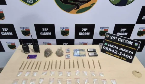 Homem foge da polícia e deixa drogas e rádios para trás no bairro Colônia Antônio Aleixo