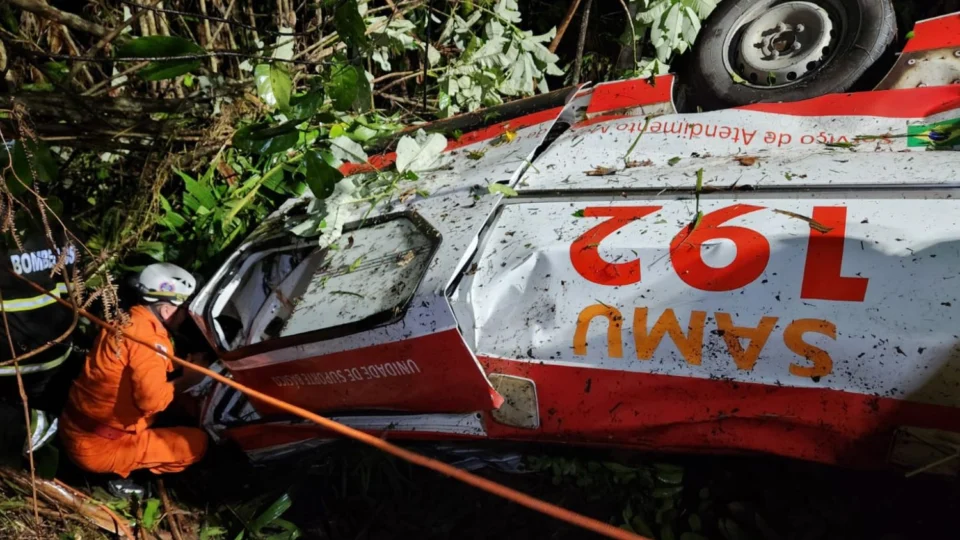Capotamento mata médico e técnica de enfermagem do Samu na BR-174